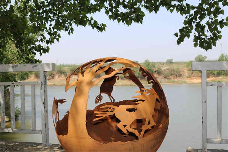Outdoor Rusty Steel Fire Ball Metal Sculpture